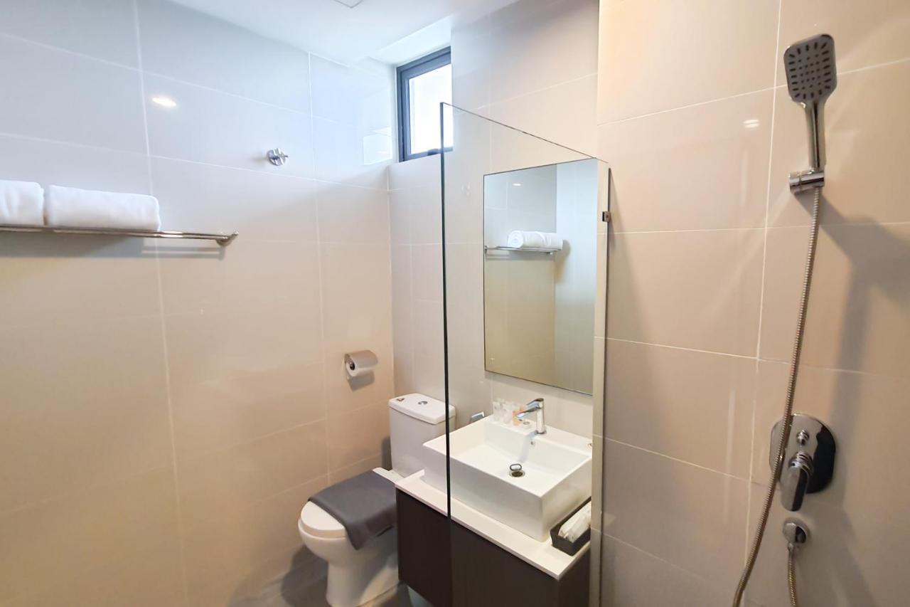 Ramada Suites By Wyndham The Straits Johor Bahru Buitenkant foto