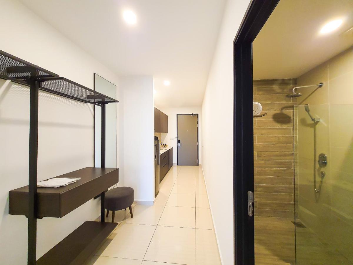 Ramada Suites By Wyndham The Straits Johor Bahru Buitenkant foto