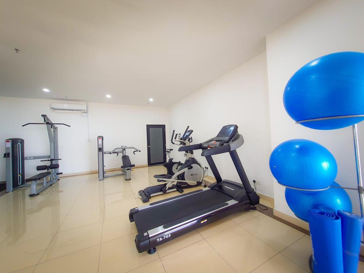 Ramada Suites By Wyndham The Straits Johor Bahru Buitenkant foto