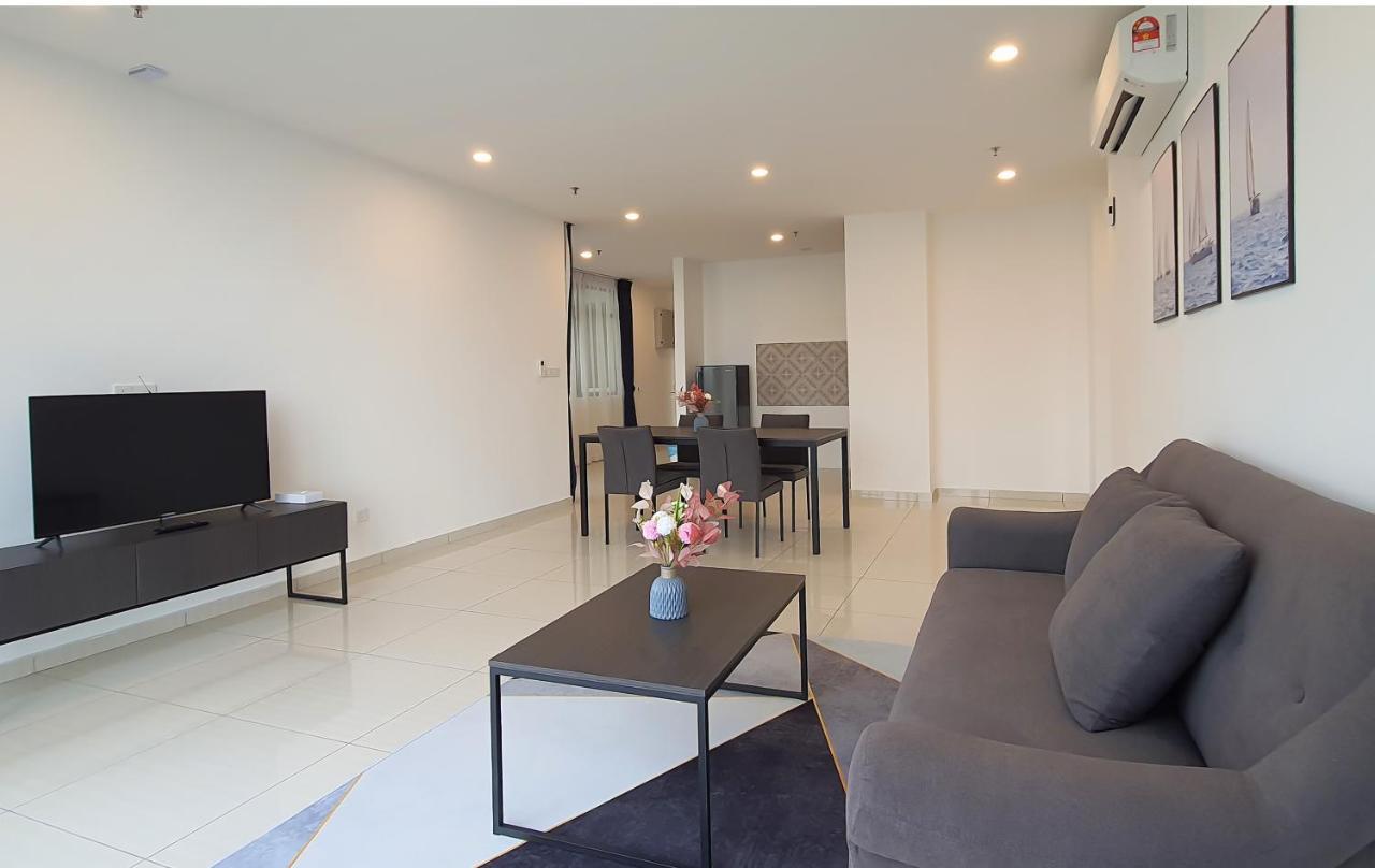 Ramada Suites By Wyndham The Straits Johor Bahru Buitenkant foto